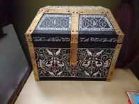 Court Barony non-traditional scroll for Finn Ua Briain and Çinara Ybarra.